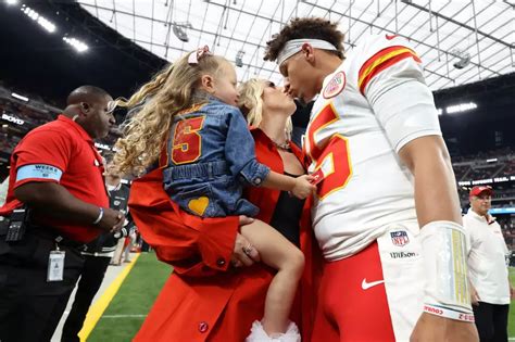 Chiefs Patrick Mahomes Gushes On Family After Welcoming Baby Chiefs Patrick Mahomes Gushes On Family After Welcoming Baby